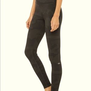 alo high-waist camo vapor legging black camouflage like new size small